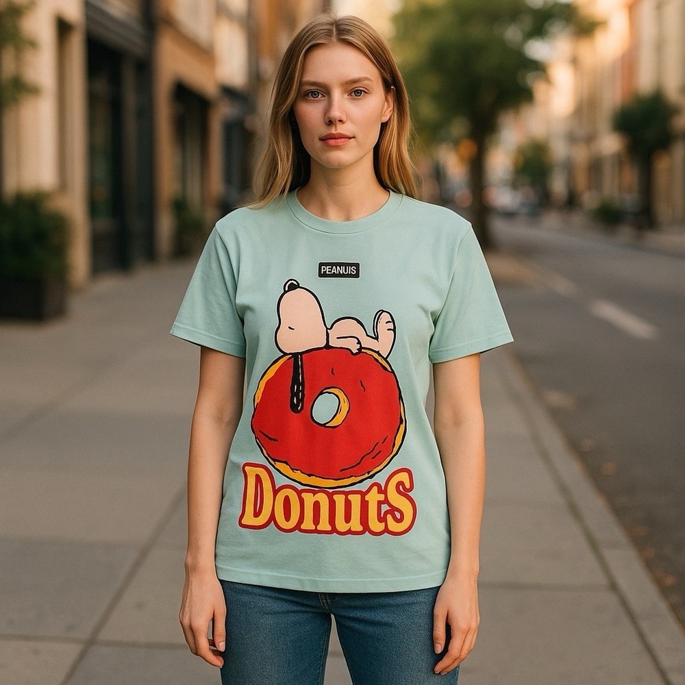Peanuts T Shirt‎ Women's Size Large Donut Snoopy